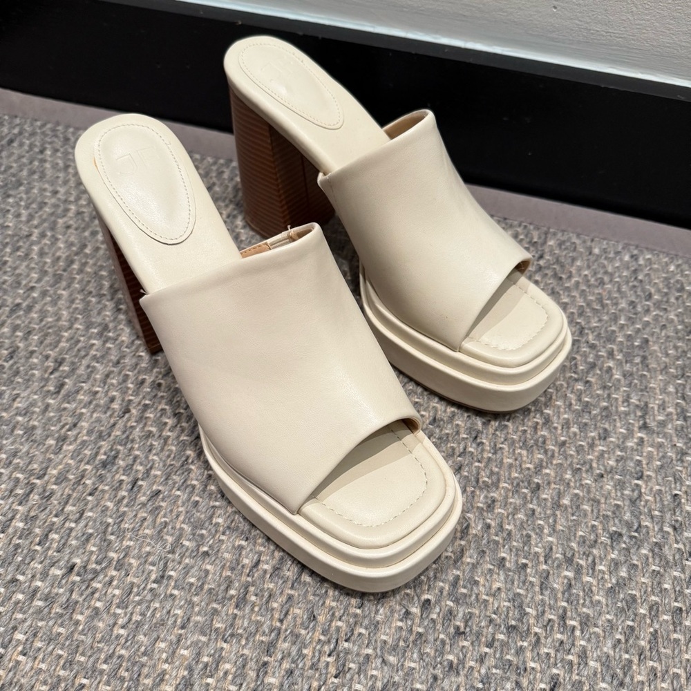 NWT- JF Bristol Block Heel Cream Platform Shoe Size US 8.5